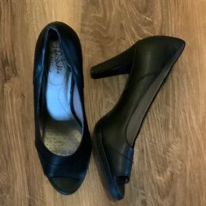 Black heeled shoes